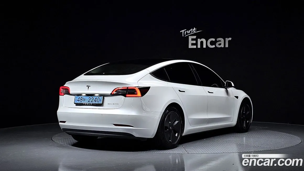 Tesla Model 3 — фото 2