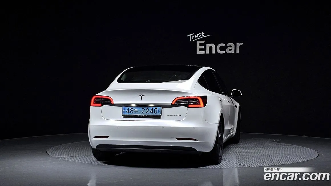 Tesla Model 3 — фото 4