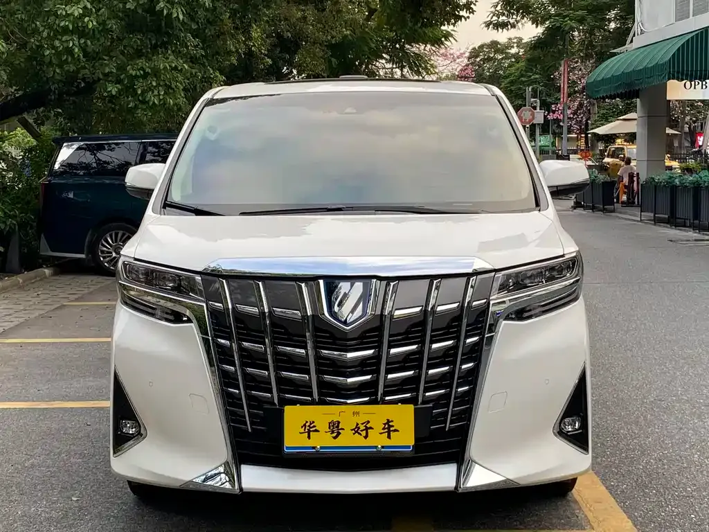 Toyota Alphard — фото 2