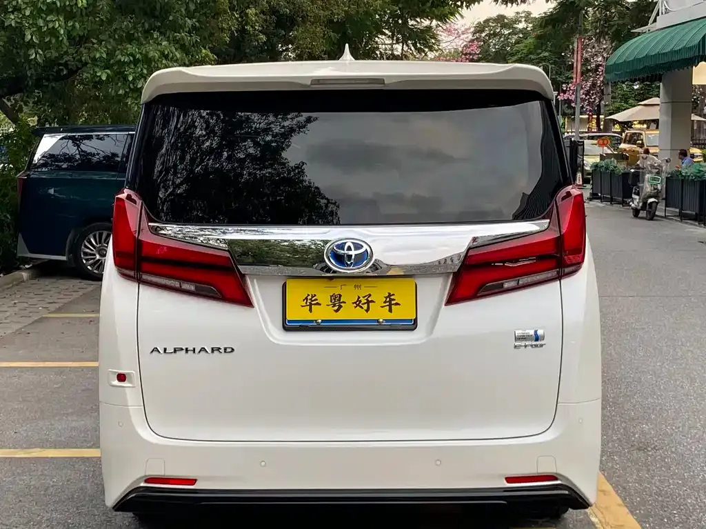 Toyota Alphard — фото 3
