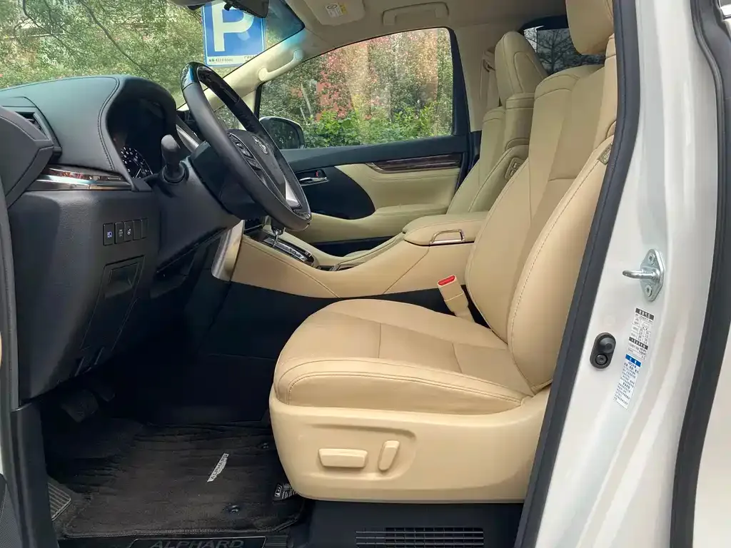 Toyota Alphard — фото 5