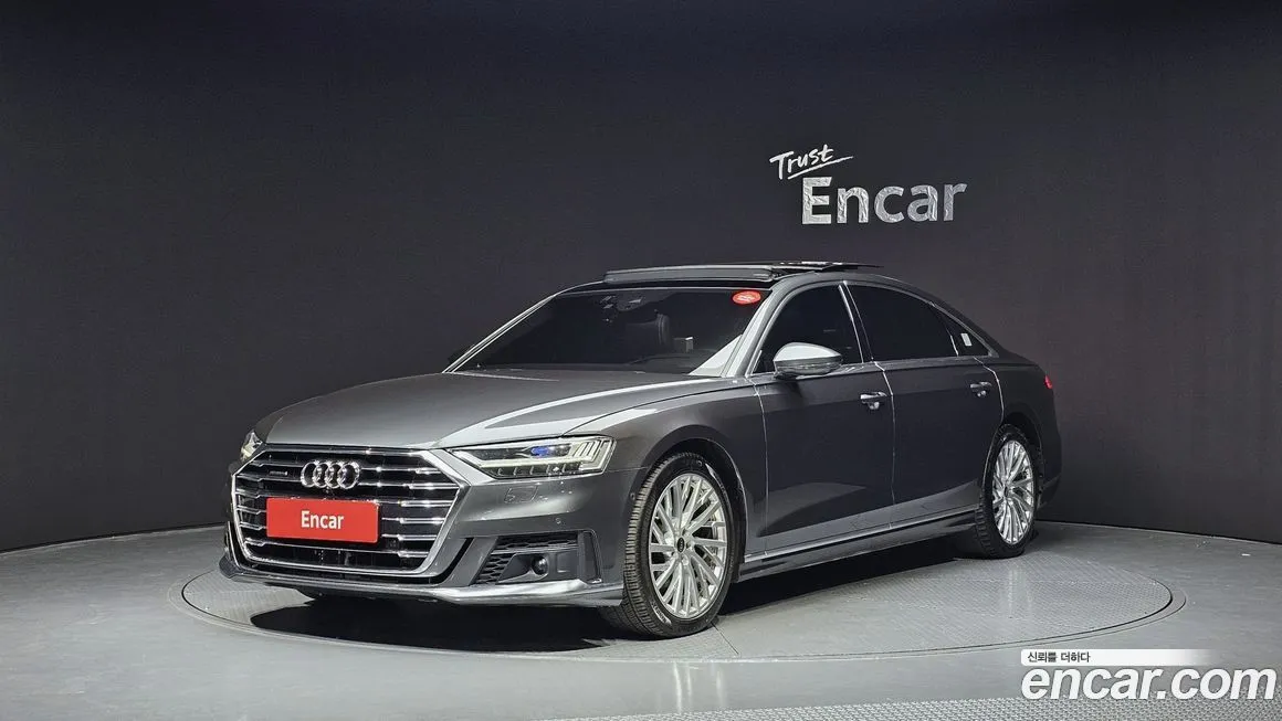 Audi A8 — фото 1