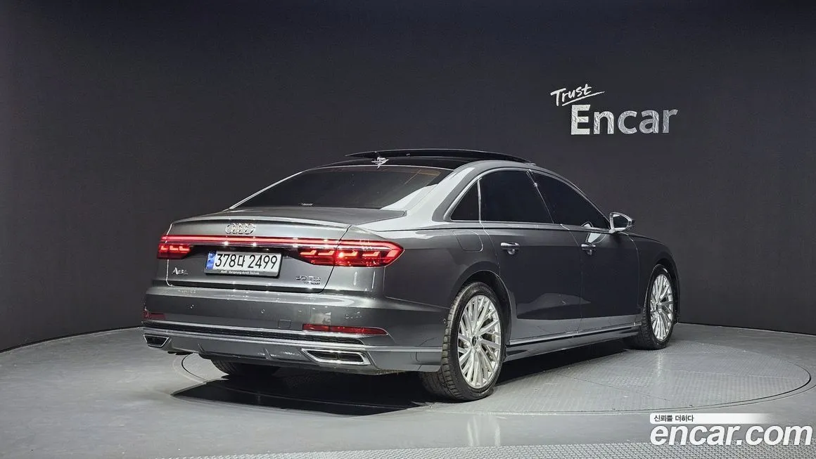Audi A8 — фото 2