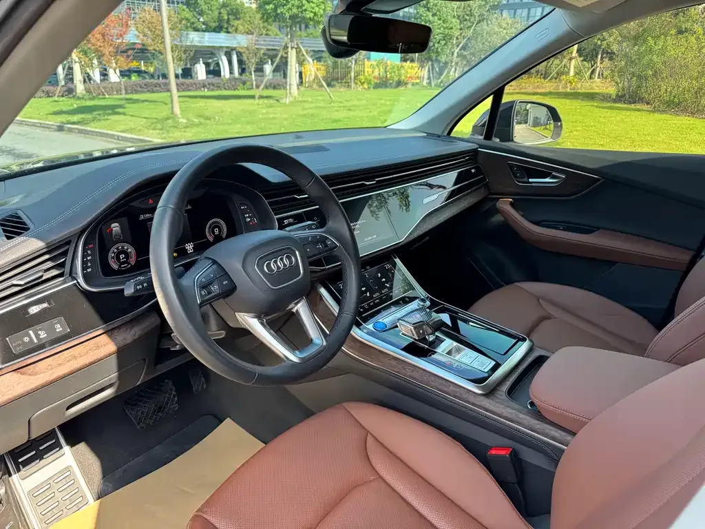 Audi Q7 — фото 10