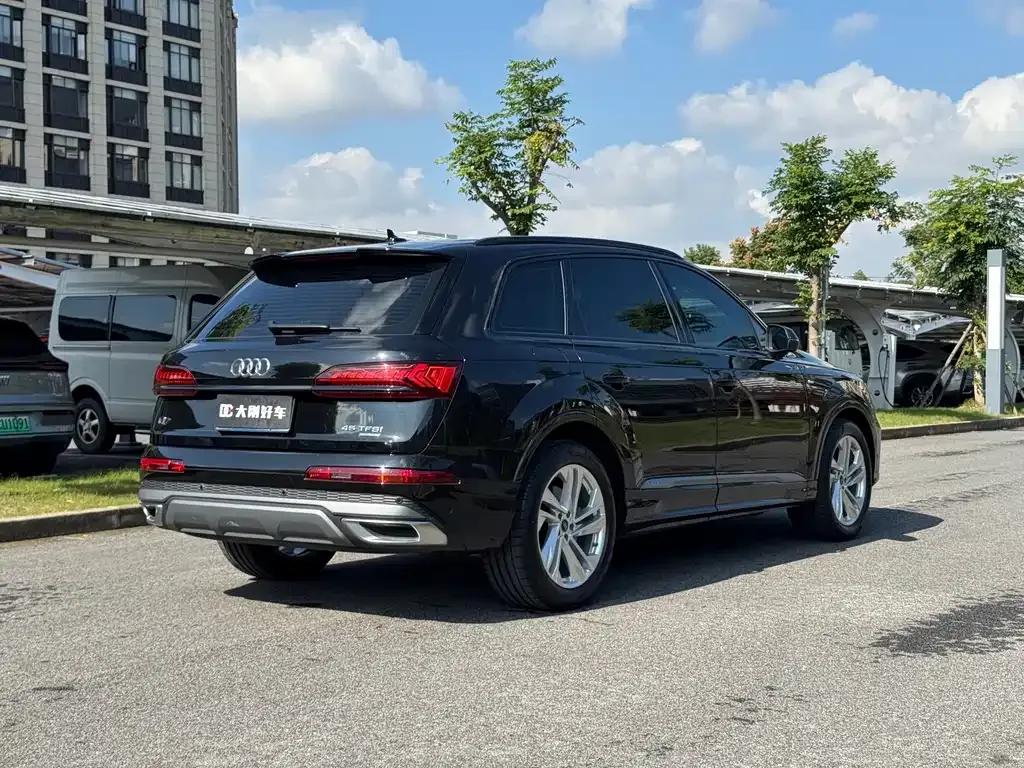 Audi Q7 — фото 4