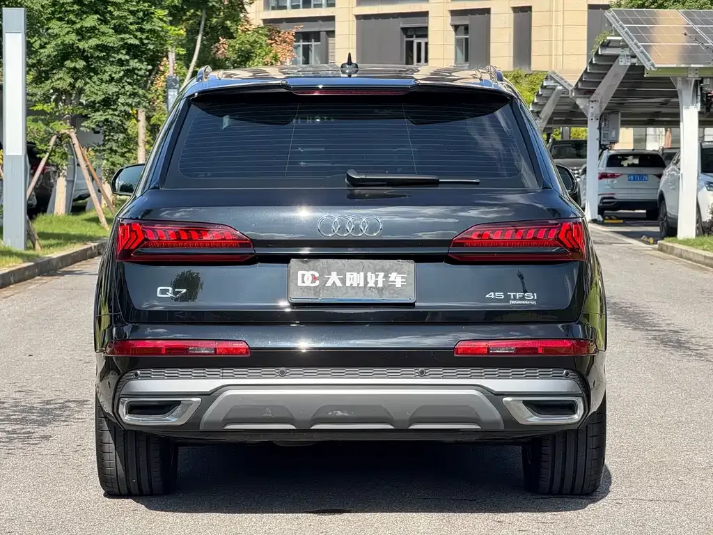 Audi Q7 — фото 5