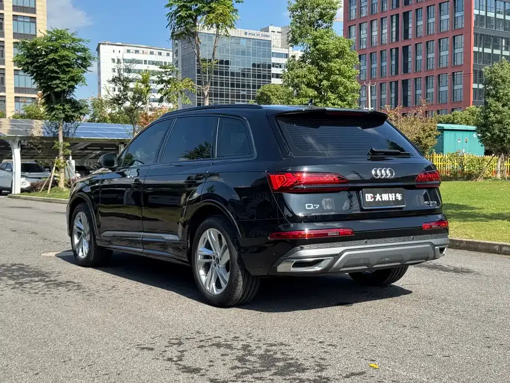 Audi Q7 — фото 6