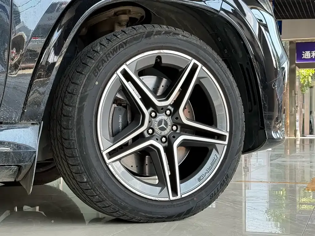 Mercedes-Benz GLS — фото 4