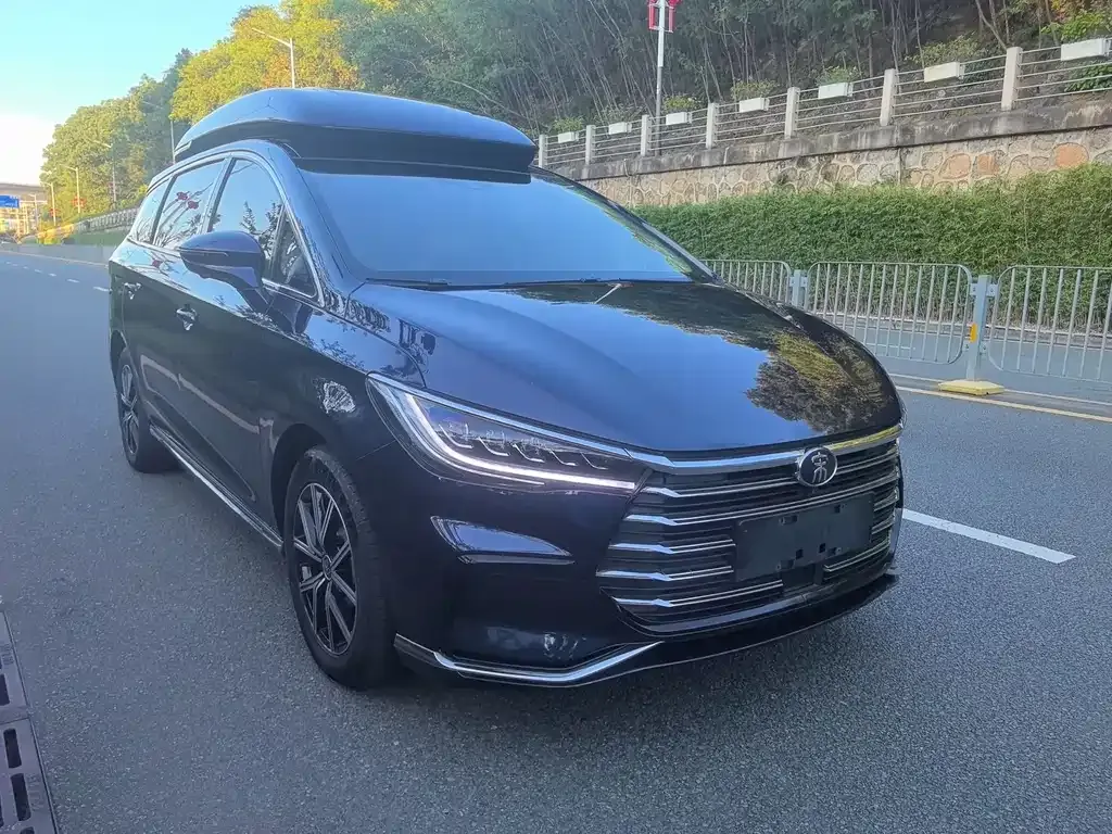 BYD MAX New Energy — фото 6