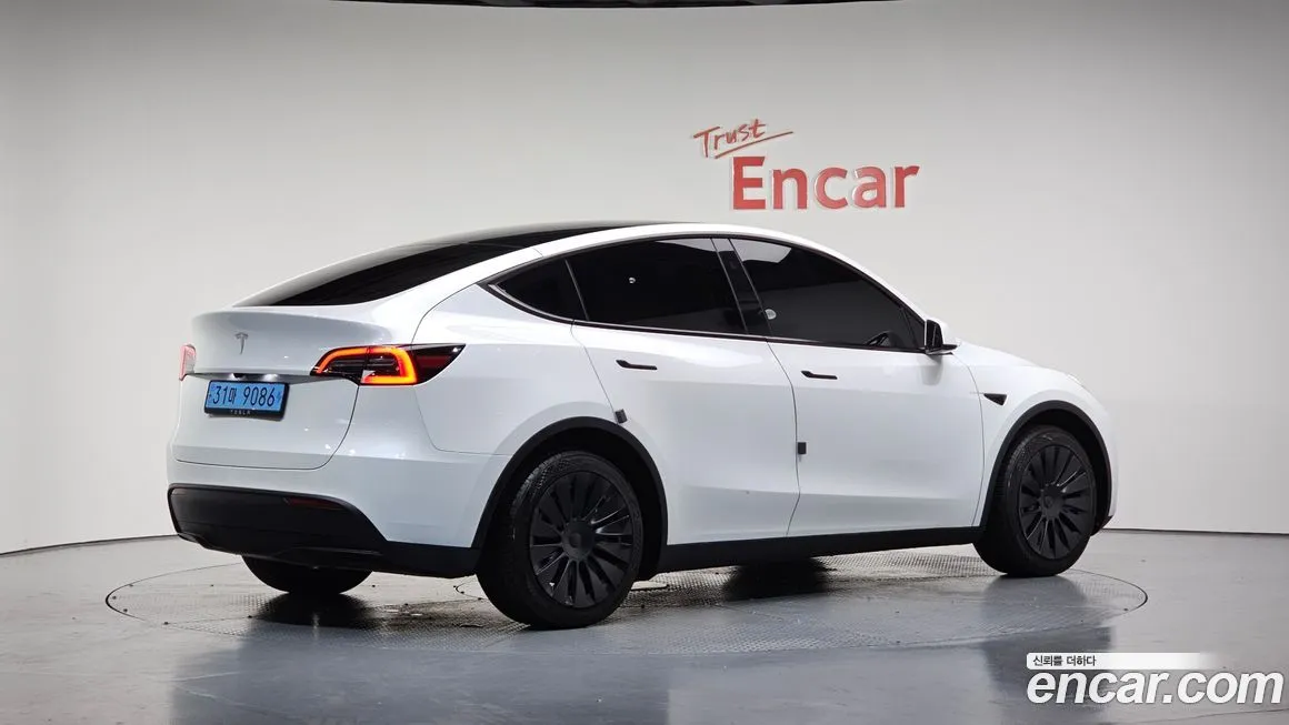 Tesla Model Y — фото 2