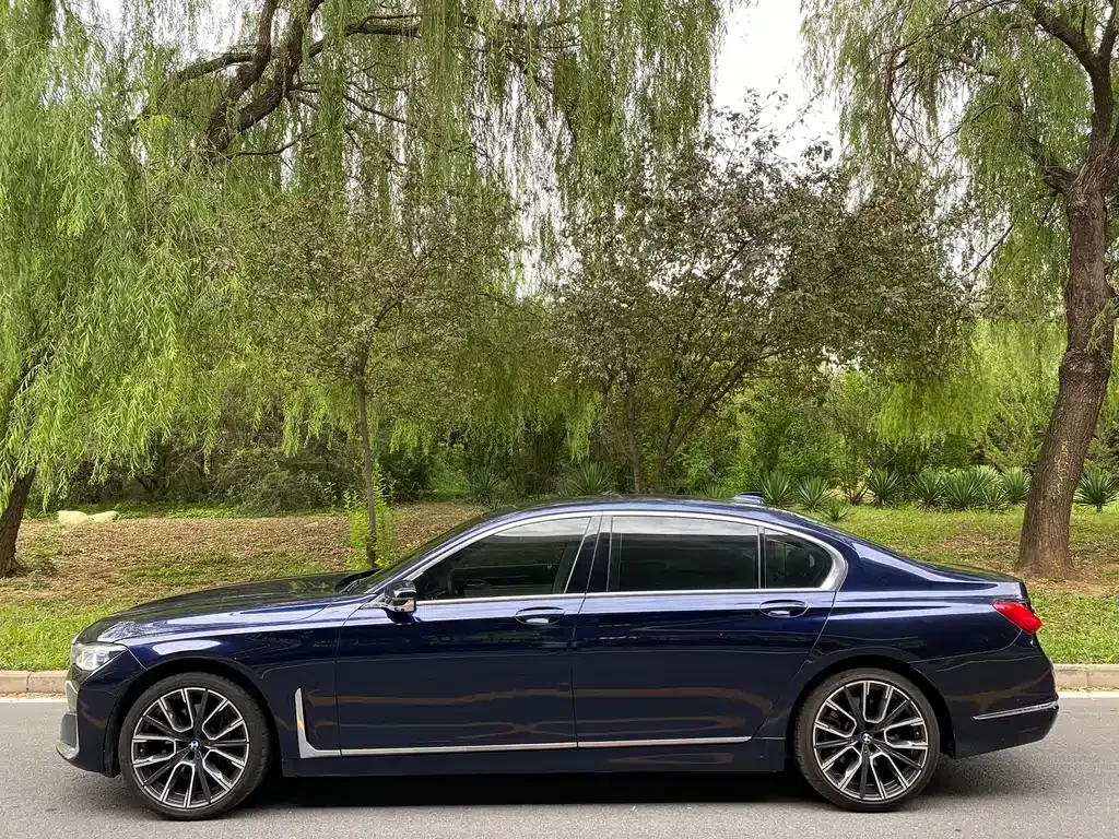 BMW 7 Series — фото 3