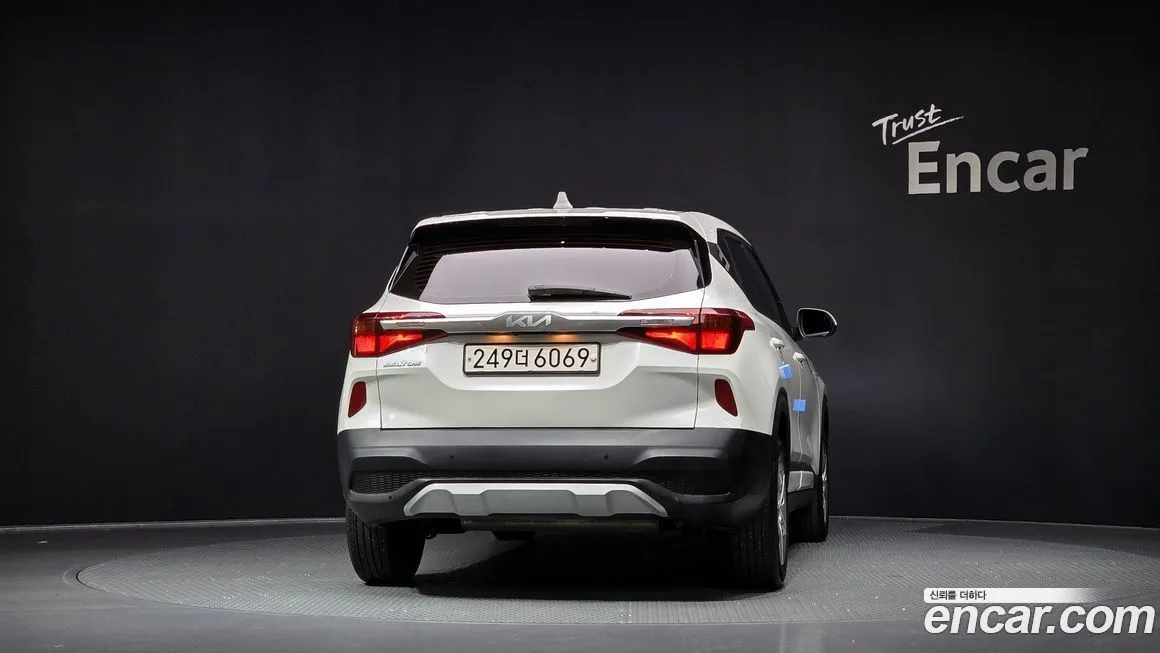 Kia Seltos — фото 4