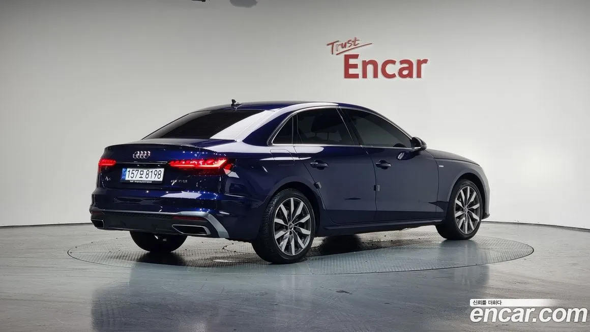 Audi A4 — фото 2
