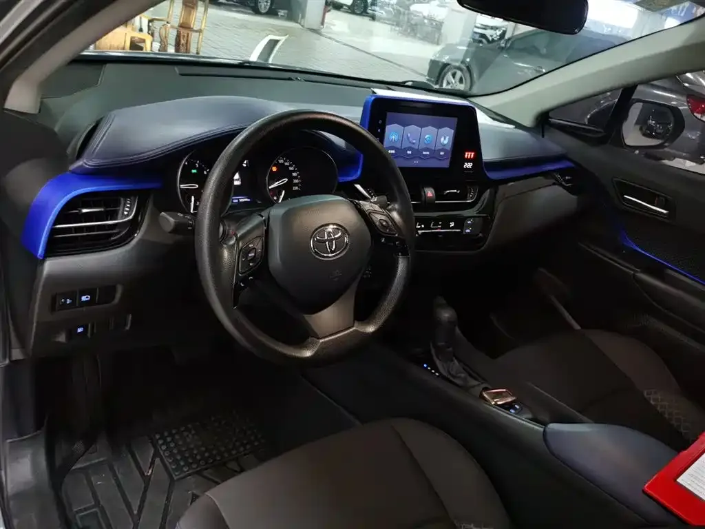 Toyota C-HR — фото 10