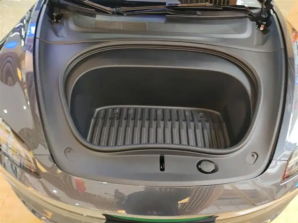Tesla Model 3 — фото 10