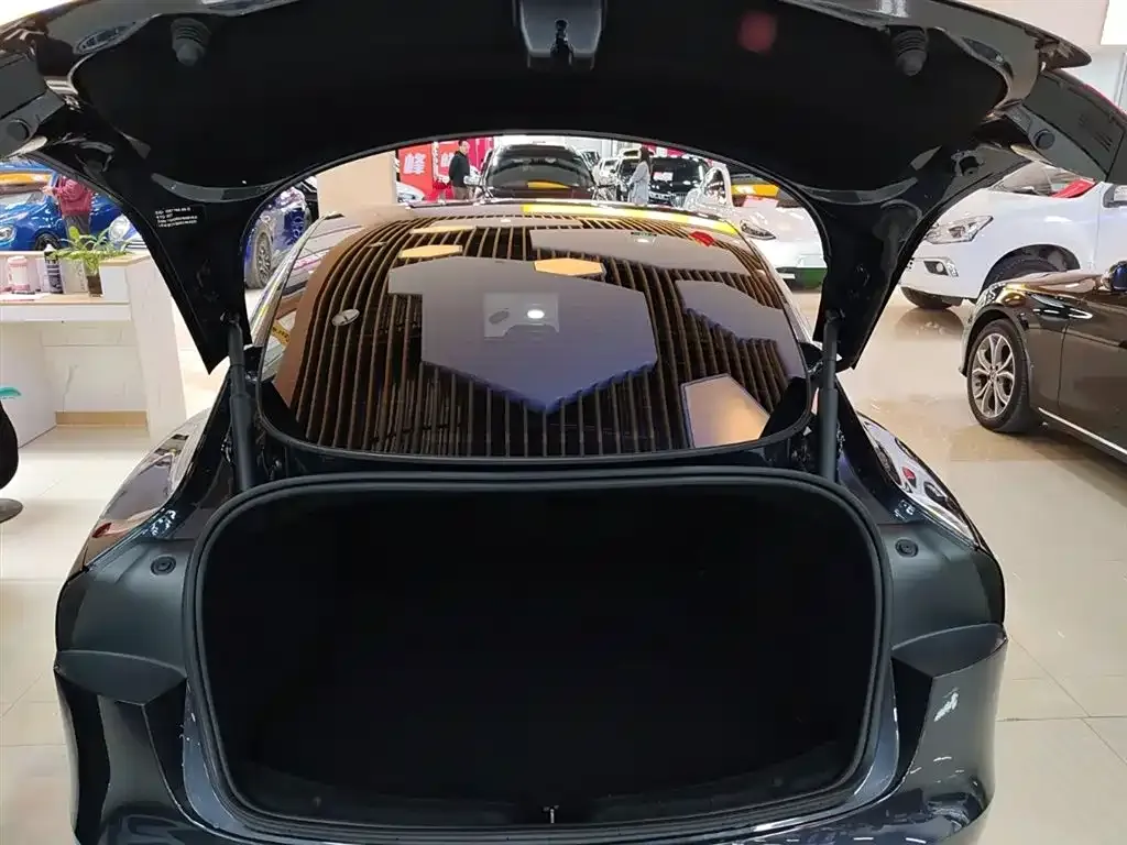 Tesla Model 3 — фото 9
