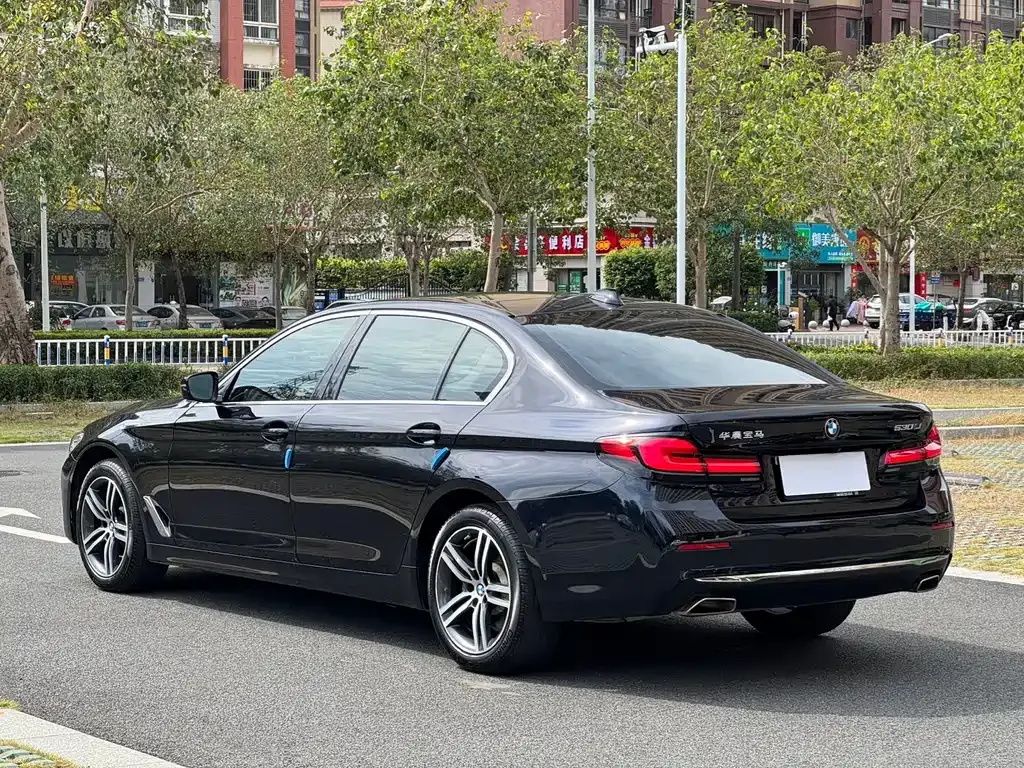 BMW 5 Series — фото 9