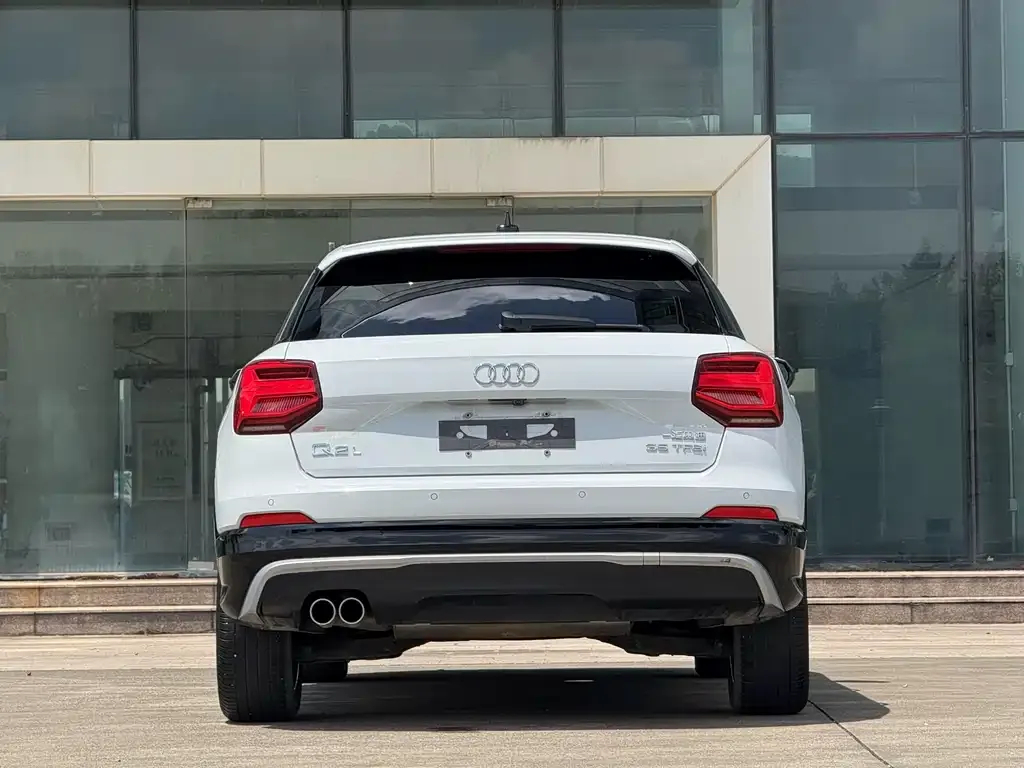 Audi Q2L — фото 5