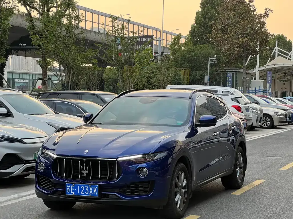 Maserati Levante — фото 1