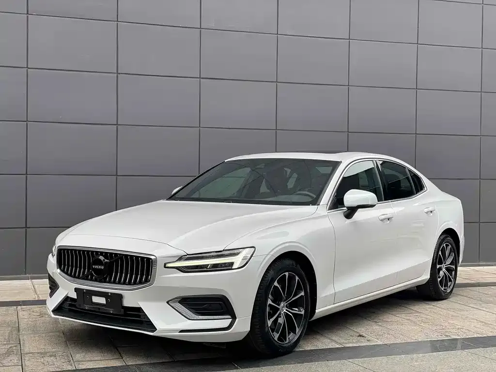 Volvo S60 — фото 1