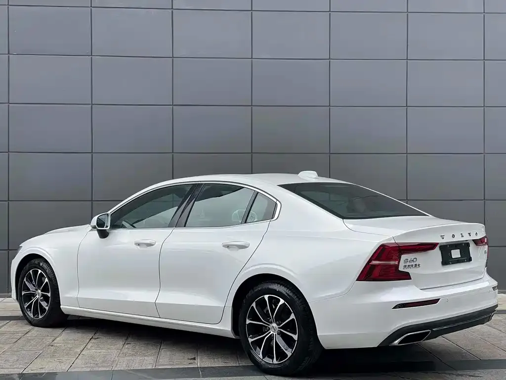 Volvo S60 — фото 4