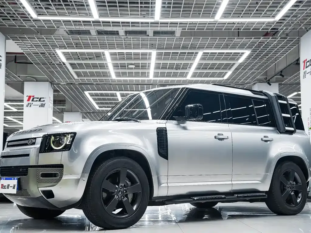 Land Rover Defender — фото 1