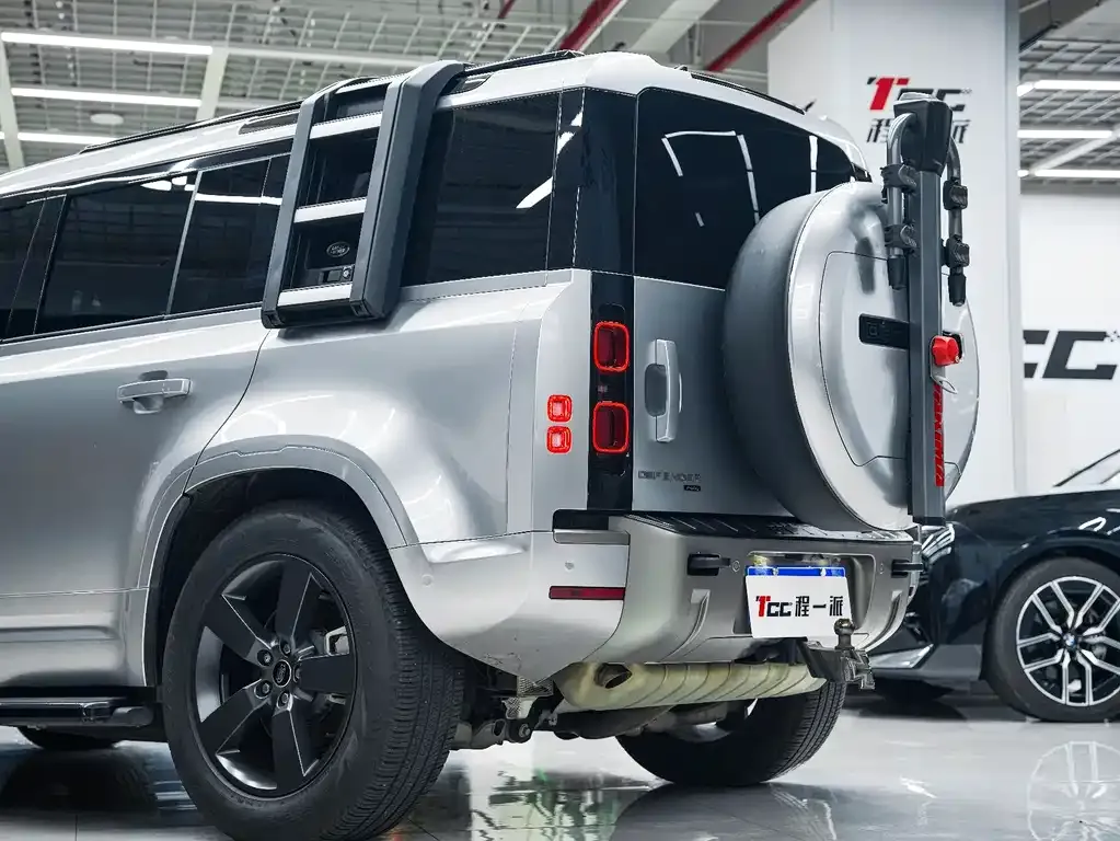 Land Rover Defender — фото 6