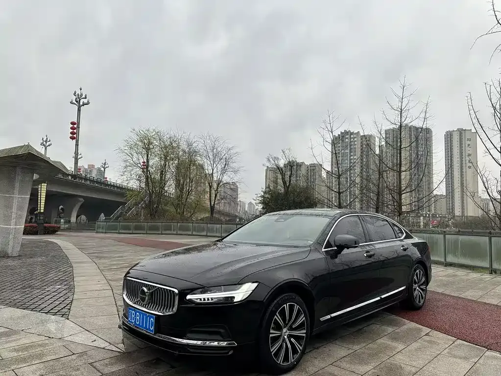 Volvo S90 — фото 1