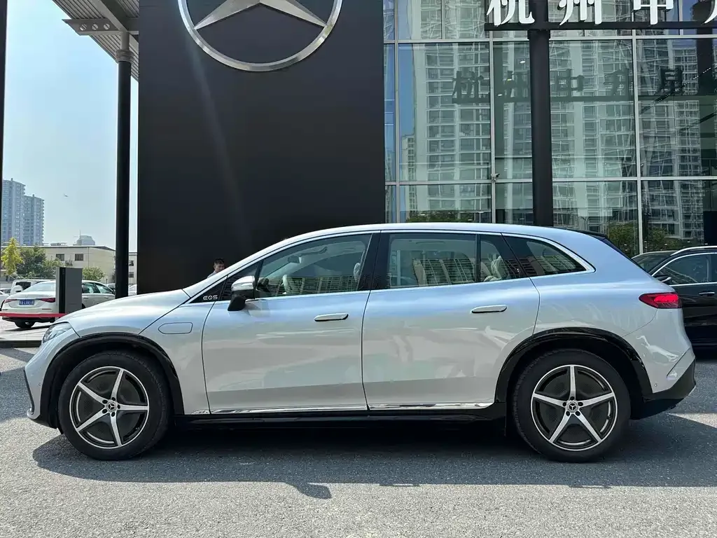 Mercedes-Benz EQS SUV — фото 5