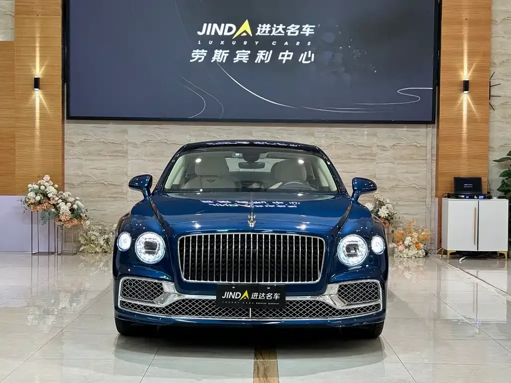 Bentley Flying Spur — фото 1