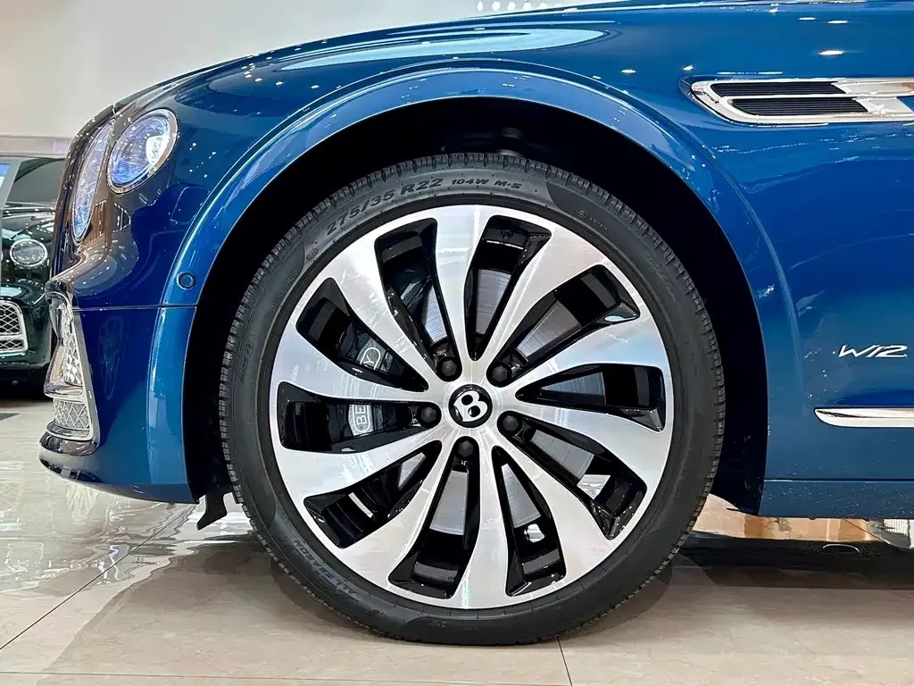 Bentley Flying Spur — фото 10