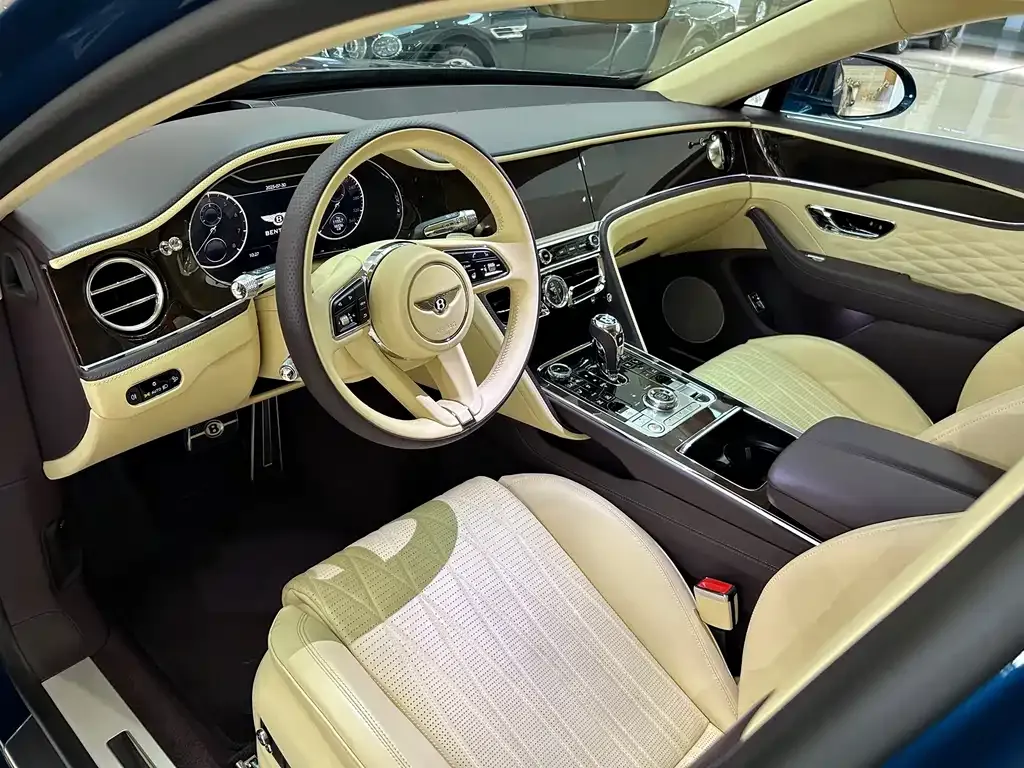 Bentley Flying Spur — фото 4