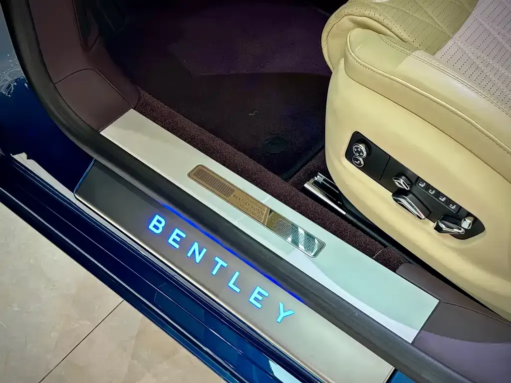 Bentley Flying Spur — фото 5