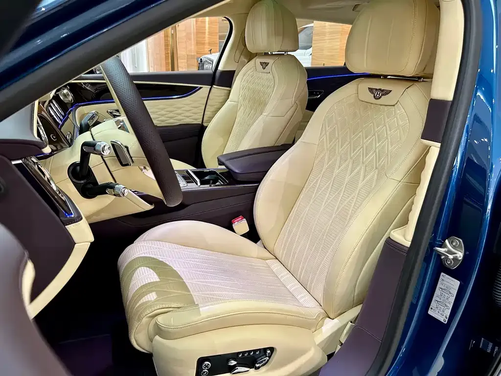 Bentley Flying Spur — фото 7