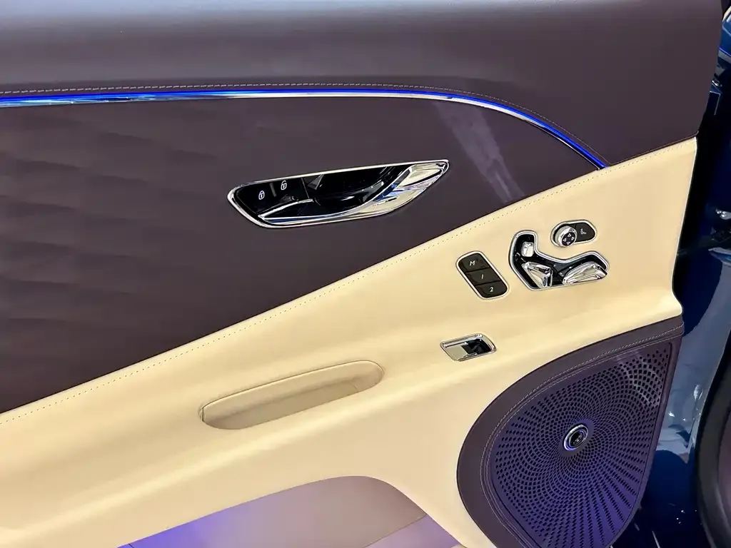Bentley Flying Spur — фото 8