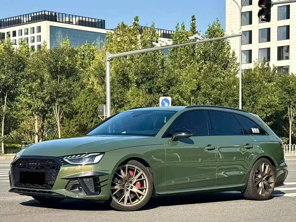 Audi S4 — фото 1