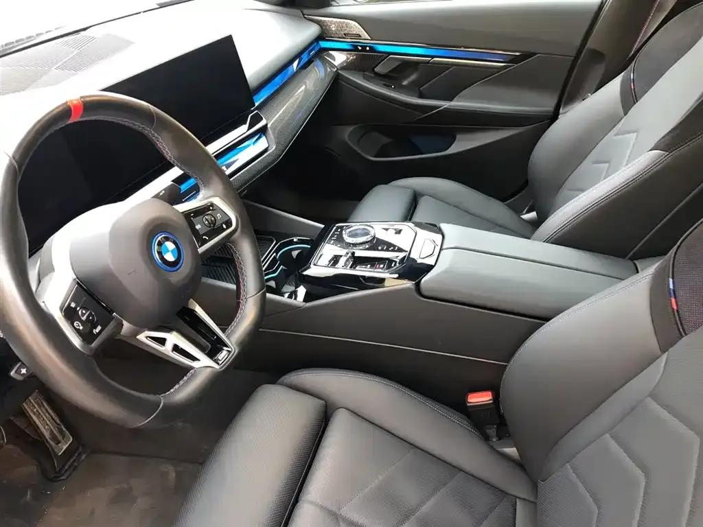 BMW i5 M60 — фото 8