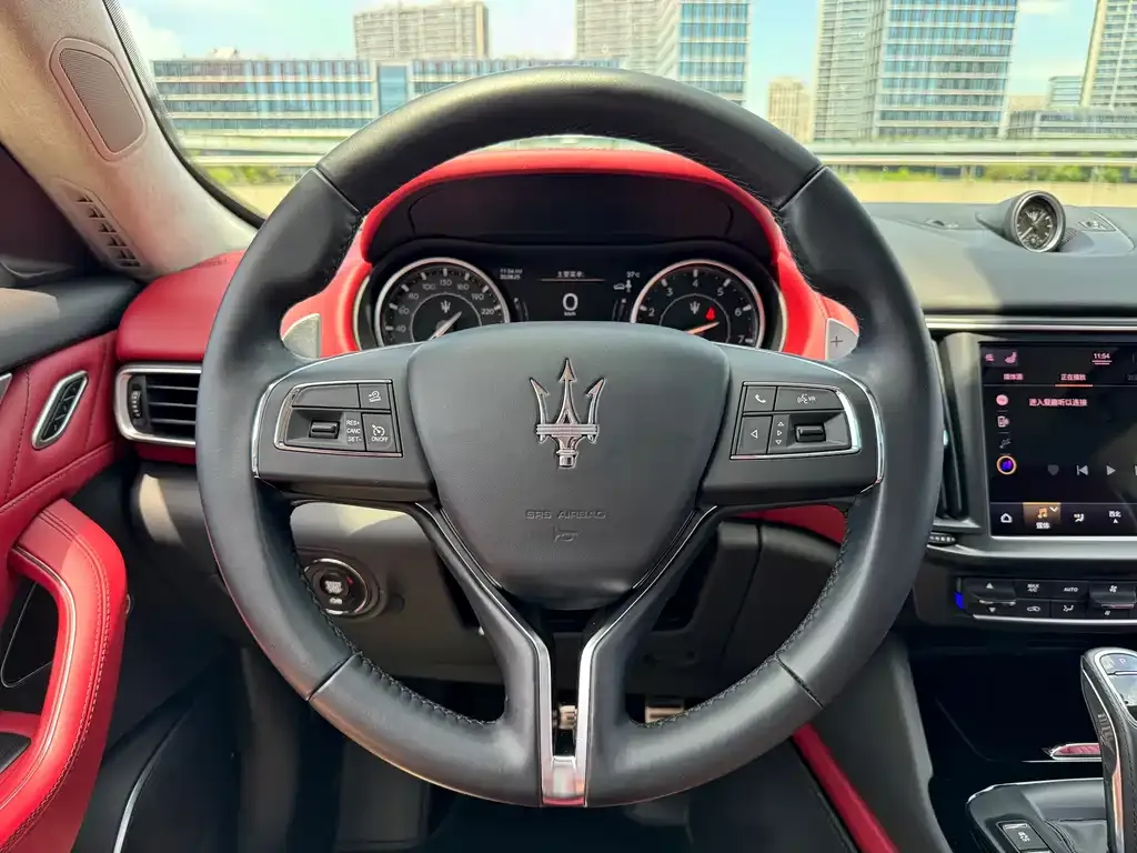 Maserati Levante — фото 10
