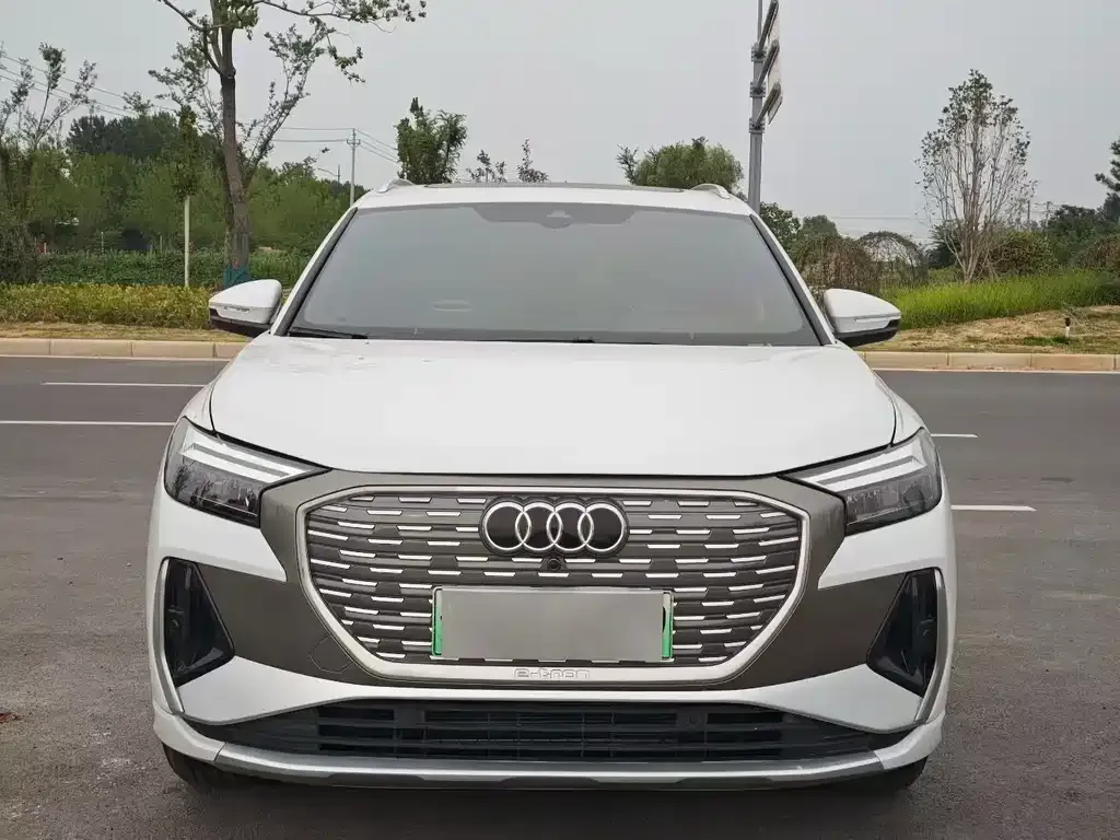 Audi Q4 e-tron — фото 2