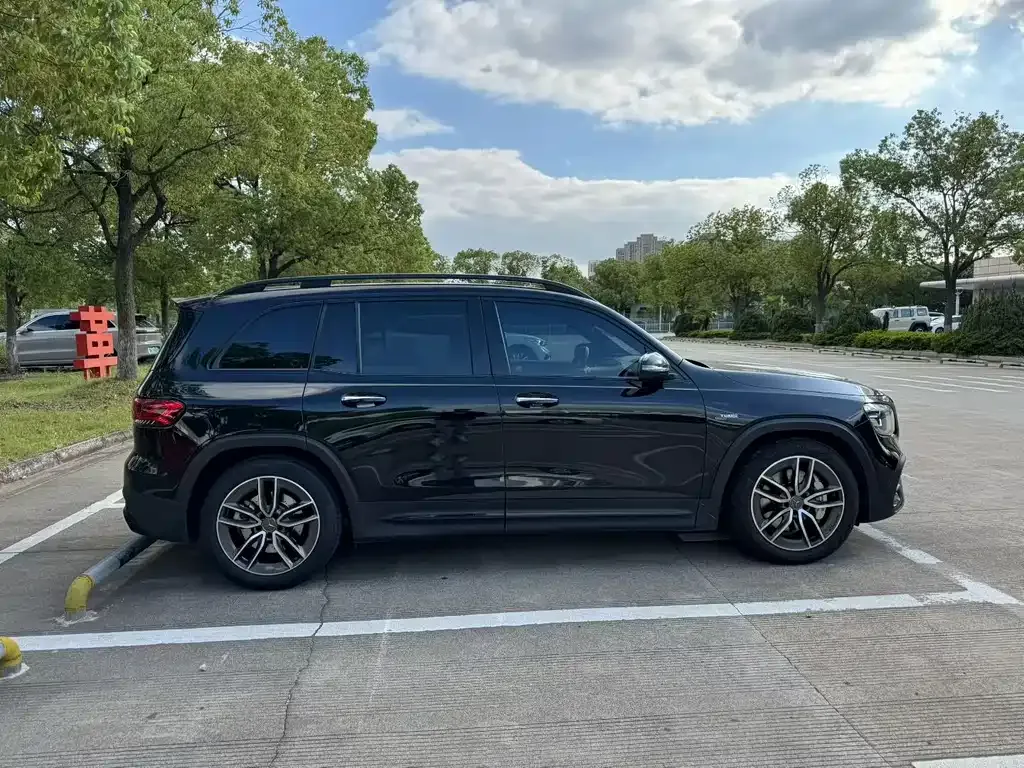 Mercedes-Benz GLB AMG — фото 9