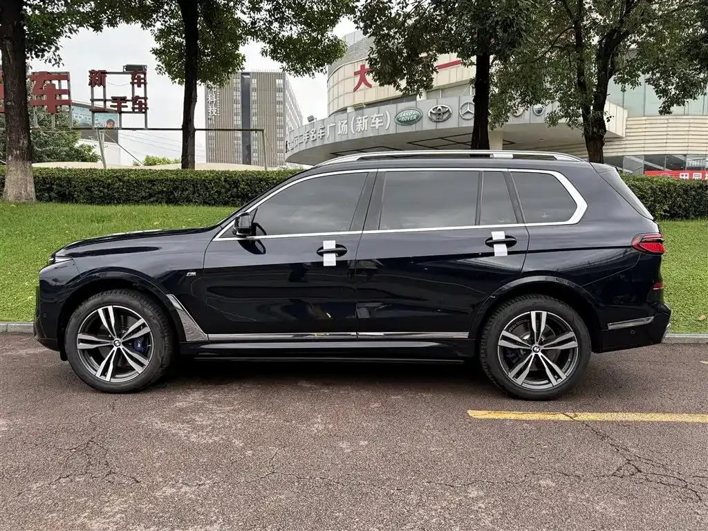 BMW X7 — фото 3