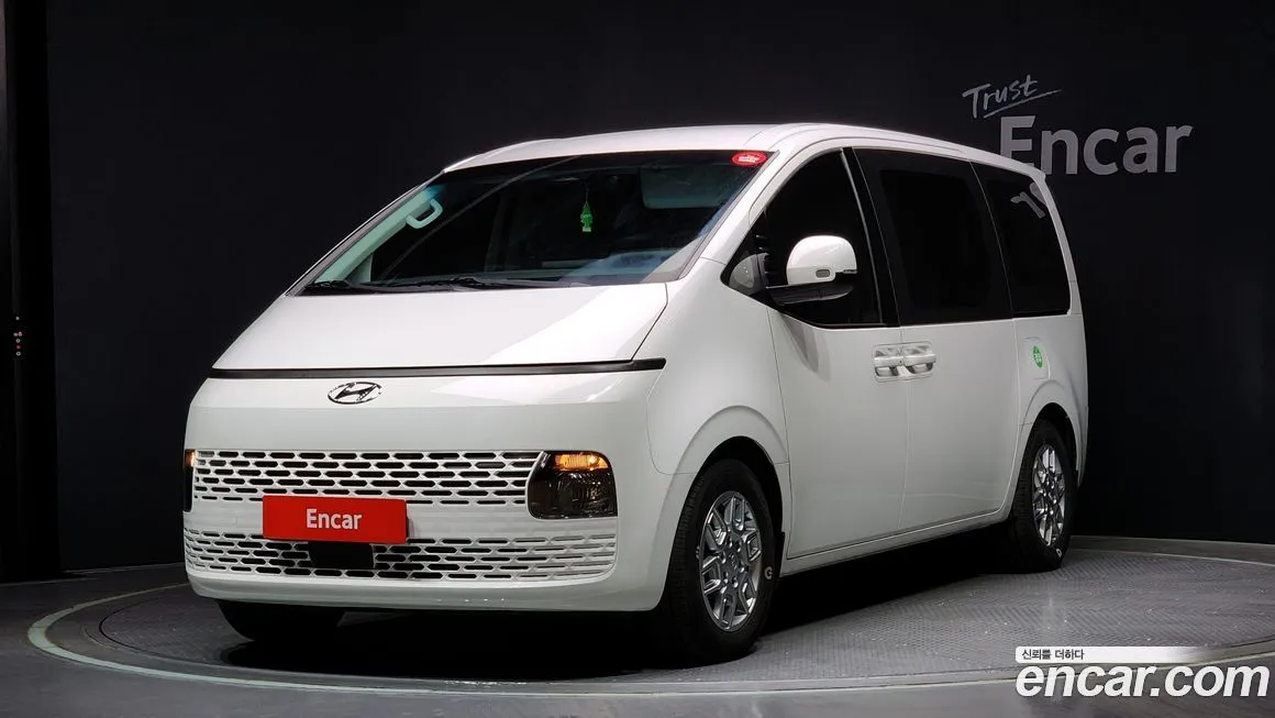 Hyundai Staria — фото 1