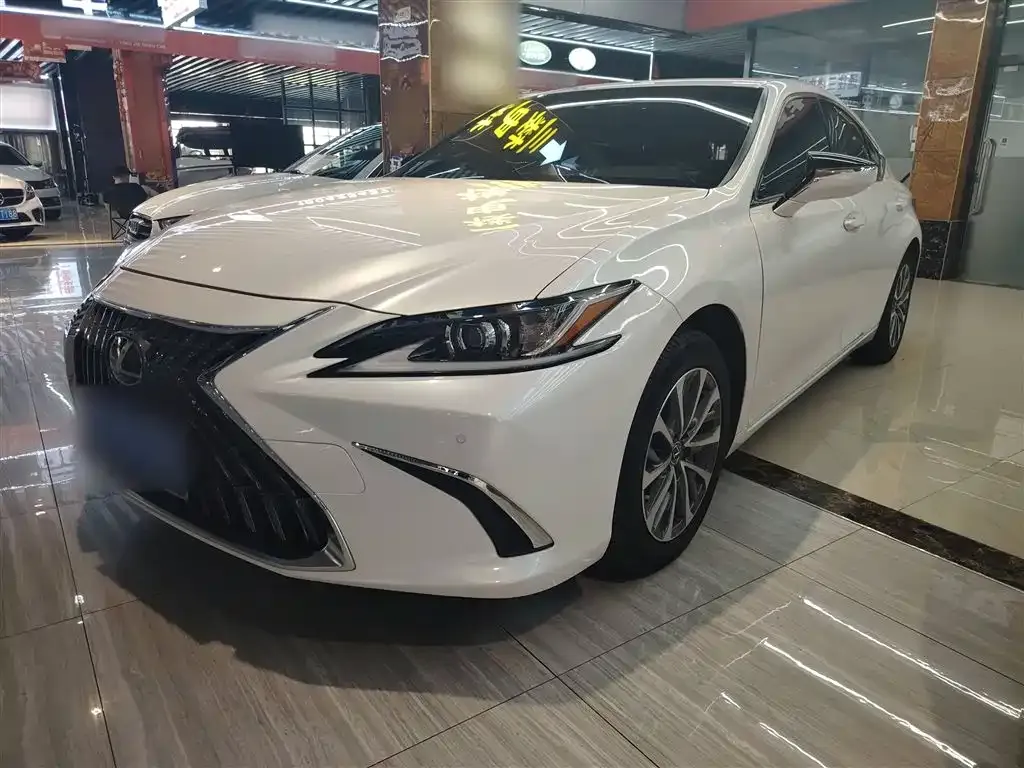 Lexus ES — фото 1
