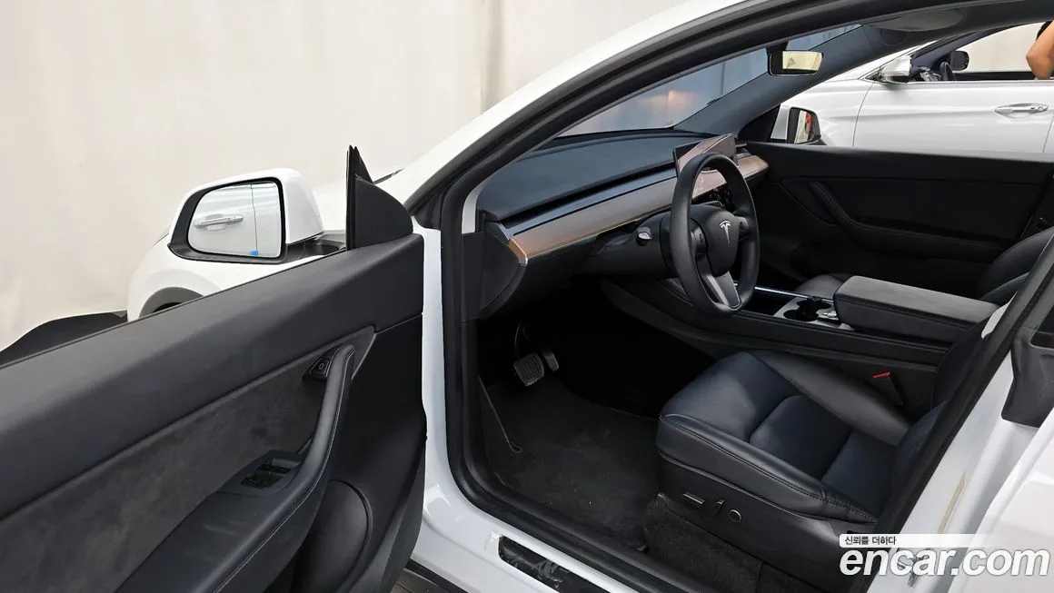 Tesla Model Y — фото 10