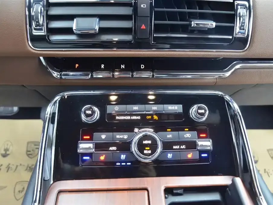 Lincoln Navigator — фото 10