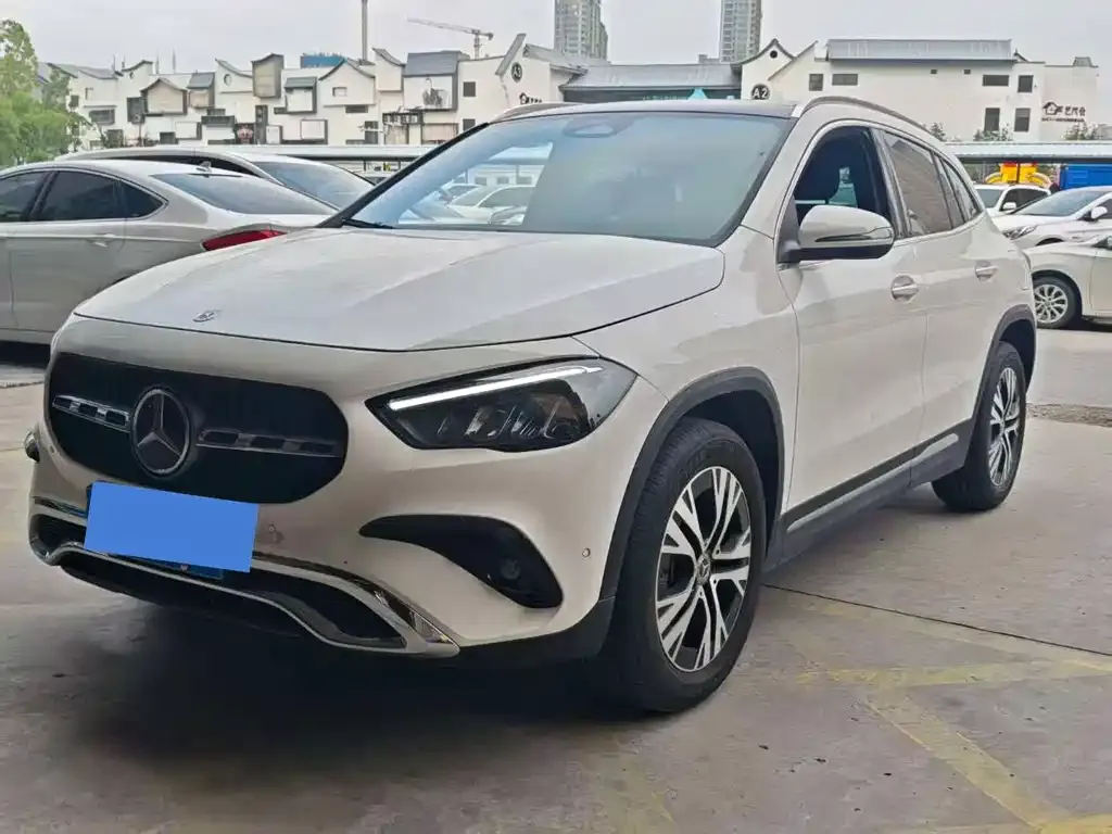 Mercedes-Benz GLA — фото 1