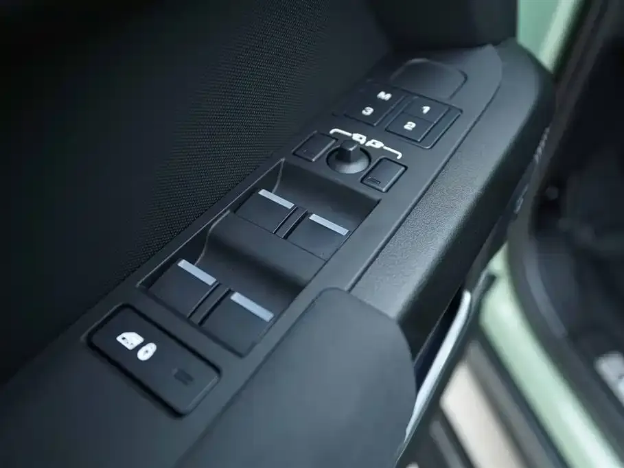 Land Rover Defender — фото 10