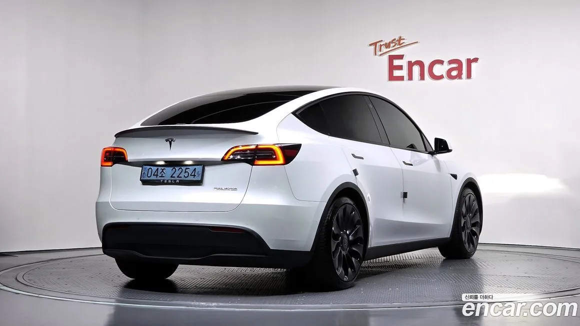 Tesla Model Y — фото 2