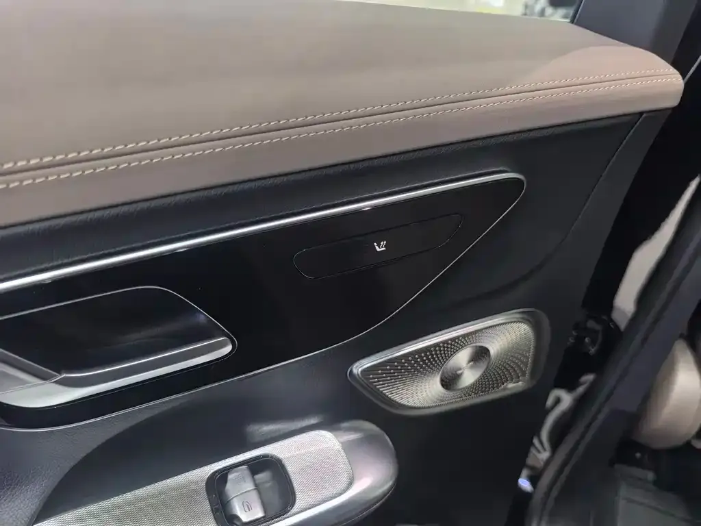 Mercedes-Benz EQE SUV — фото 10