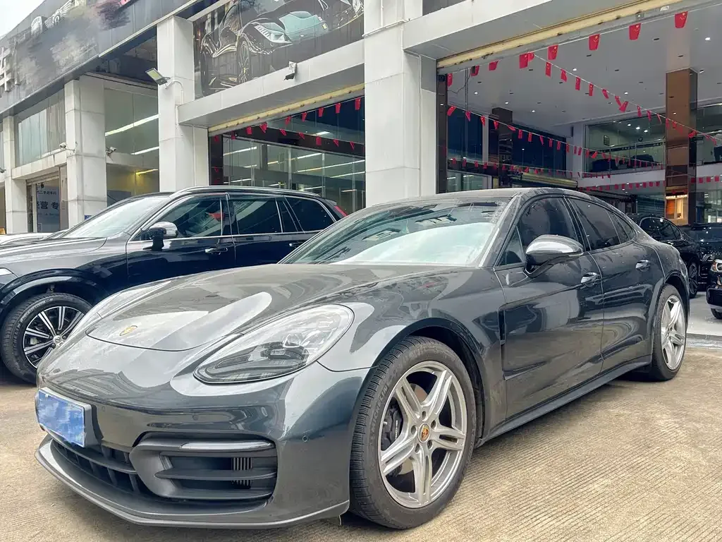 Porsche Panamera — фото 1